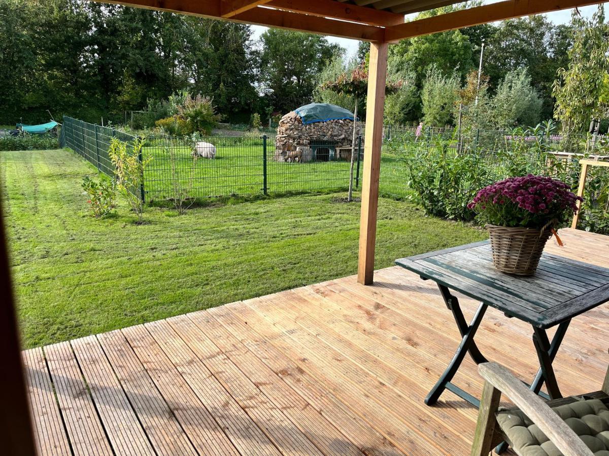 Vrijstaand Chalet Met Veel Buitenruimte En Veranda Zuid-Scharwoude Exterior photo