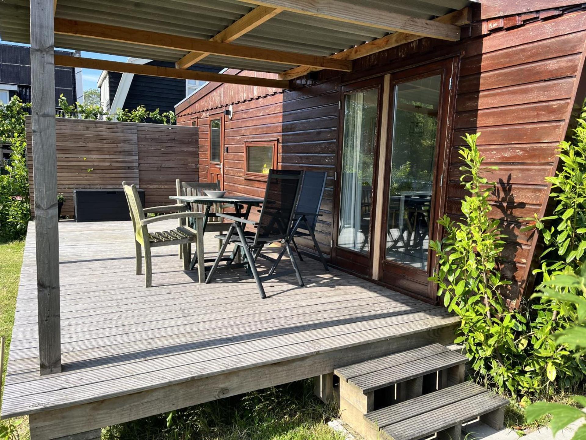 Vrijstaand Chalet Met Veel Buitenruimte En Veranda Zuid-Scharwoude Exterior photo